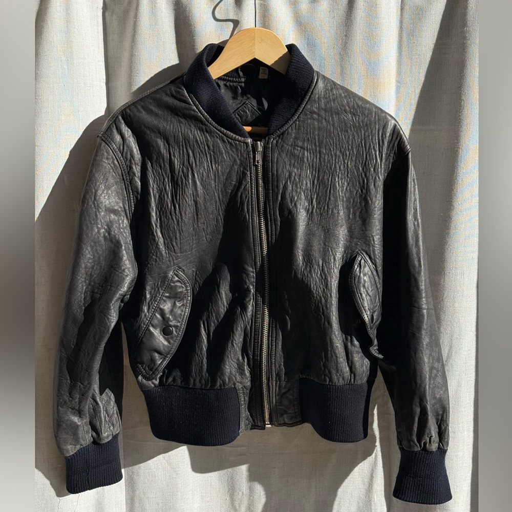 Black Cropped Leather Bomber – Contempo Casuals (Size L)